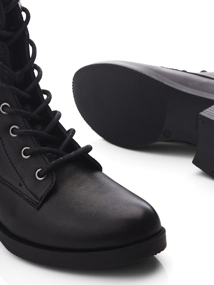 Moda in Pelle Calia Lace-Up Leather Ankle Boots - Image 4 of 4
