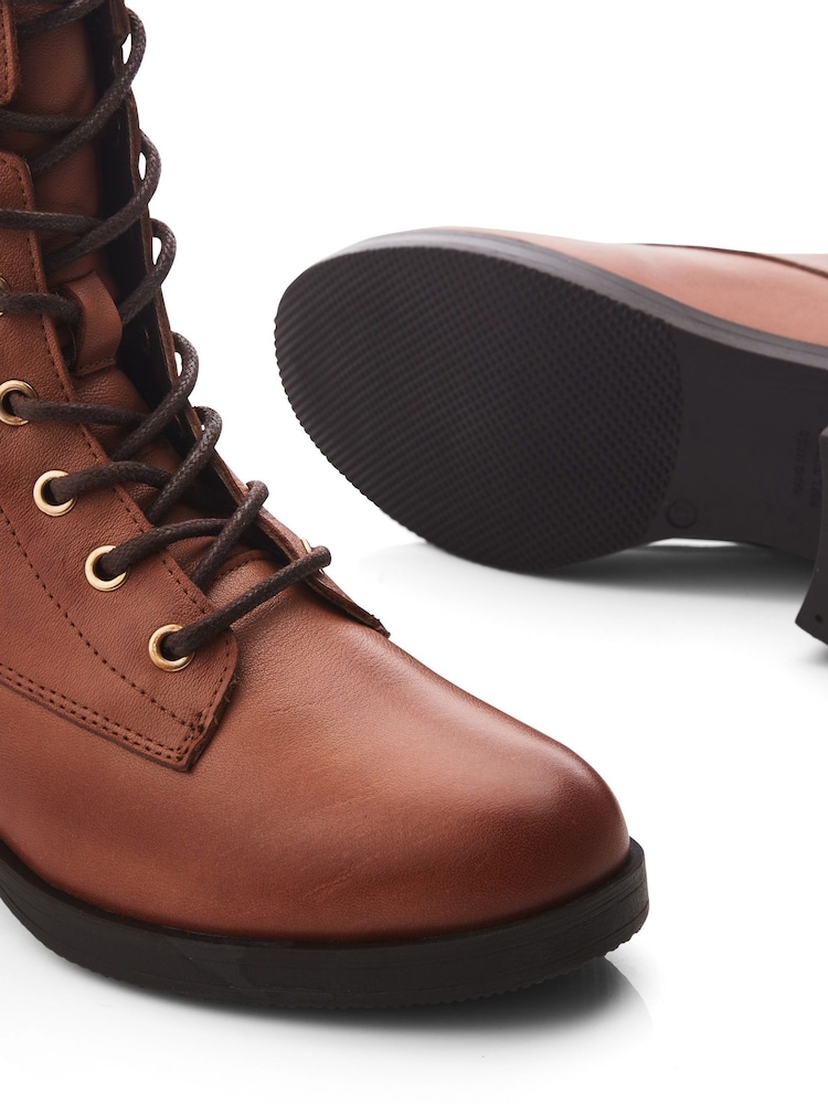 Moda in Pelle Calia Lace-Up Leather Ankle Boots - Image 4 of 4