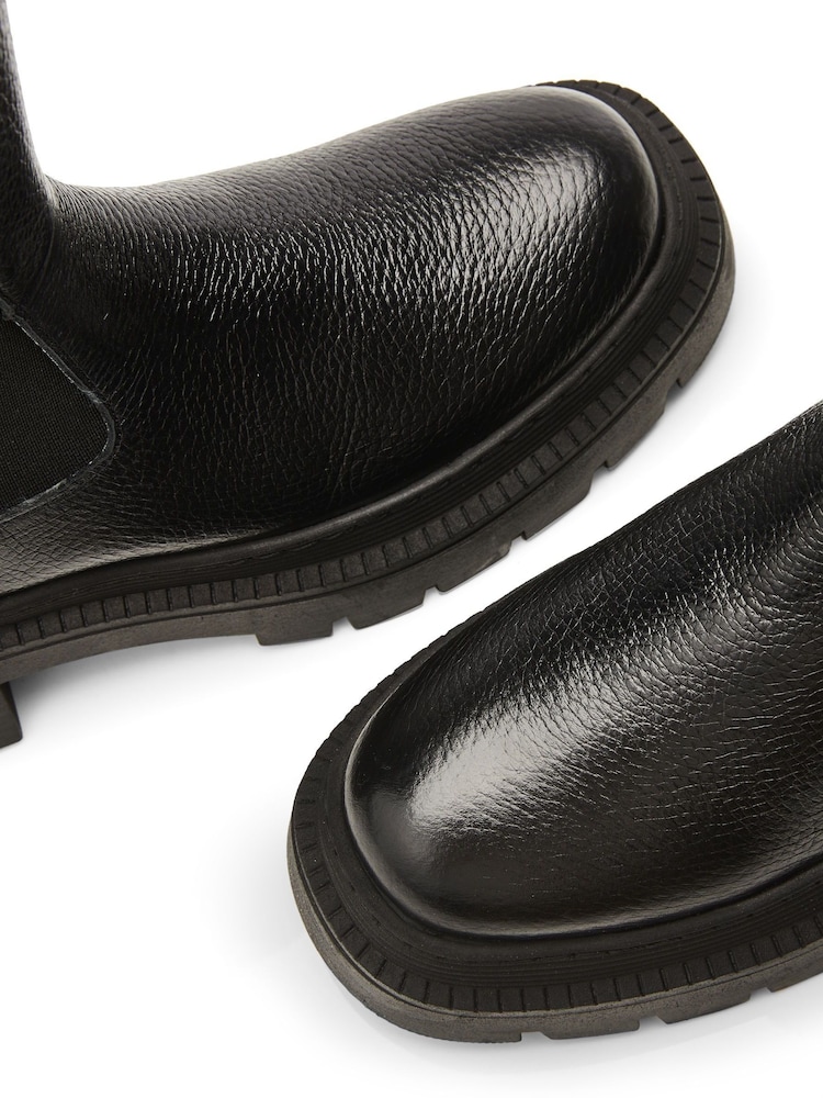 Moda in Pelle Itzel Long Chunky Cleated Sole Chelsea Black Boots - Image 4 of 4