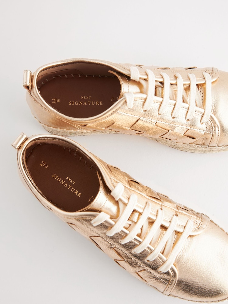 zlata (barva); zlato - Forever Comfort® Leather Espadrille čevelj z debelim ploskim podplatom Weave Trainers - Slika 5 iz 5 zlata (barva); zlato - Forever Comfort® Leather Espadrille čevelj z debelim ploskim podplatom Weave Trainers - Slika 5 iz 5