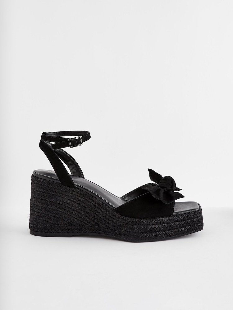 Czarny - Skórzane buty na koturnie Forever Comfort® z kokardą - Image 3 of 9