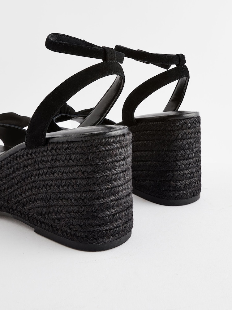 Czarny - Skórzane buty na koturnie Forever Comfort® z kokardą - Image 4 of 9
