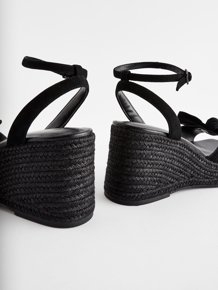 Czarny - Skórzane buty na koturnie Forever Comfort® z kokardą - Image 6 of 9