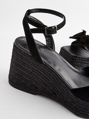 Czarny - Skórzane buty na koturnie Forever Comfort® z kokardą - Image 7 of 9