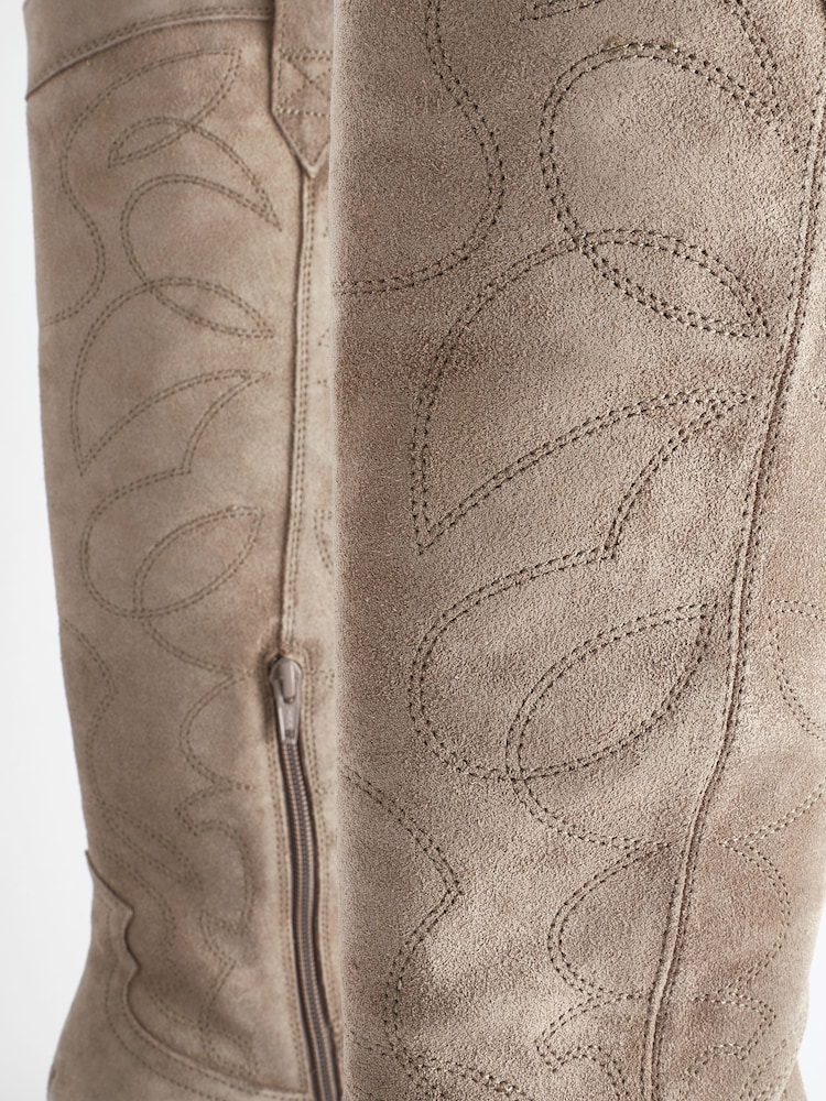 Nerc rjava - Forever Comfort ® Stitched Detail Suede To The Knee Western/Cowboy gležnjarji - Slika 9 iz 9 Nerc rjava - Forever Comfort ® Stitched Detail Suede To The Knee Western/Cowboy gležnjarji - Slika 9 iz 9