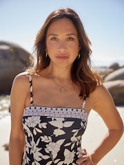 Myleene Klass – Schwarz/Cream mit Blumenmuster - Figurformender, trägerloser Badeanzug - Bild 6 von 12
