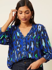 Blau - Love & Roses Bluse mit V-Ausschnitt, Rüschen, 3/4-Ärmeln und Knopfleiste - Bild 2 von 4