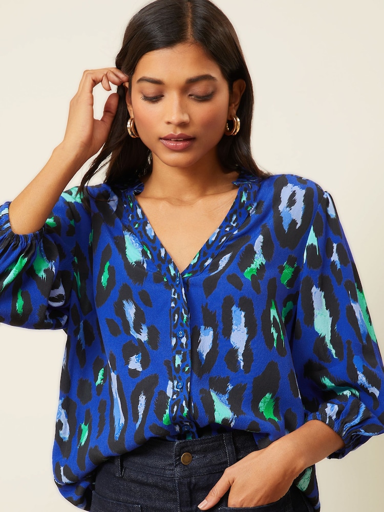 Blau - Love & Roses Bluse mit V-Ausschnitt, Rüschen, 3/4-Ärmeln und Knopfleiste - Bild 2 von 4