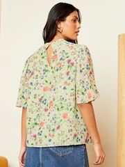 Love & Roses Green Floral Printed Dobby Flutter Sleeve Blouse - Image 3 of 4