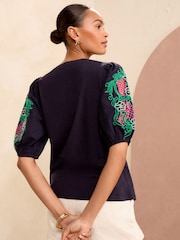 Marineblau/blau - Love & Roses Jersey T-Shirt mit Puffärmel und Cutwork-Detail - Bild 3 von 4