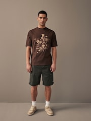 Braun mit Blumenmuster - Bequeme Passform - T-Shirt aus 100 % Baumwolle mit Floralgrafik - Bild 2 von 7