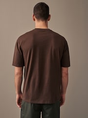 Braun mit Blumenmuster - Bequeme Passform - T-Shirt aus 100 % Baumwolle mit Floralgrafik - Bild 3 von 7