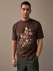 Braun mit Blumenmuster - Bequeme Passform - T-Shirt aus 100 % Baumwolle mit Floralgrafik - Bild 4 von 7