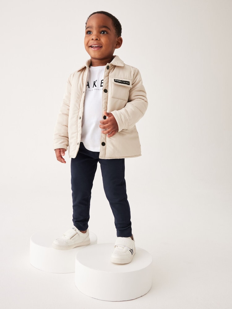 Baker by Ted Baker – Set aus Jacke, T-Shirt und Hose in Stein - Bild 1 von 11 Baker by Ted Baker – Set aus Jacke, T-Shirt und Hose in Stein - Bild 1 von 11