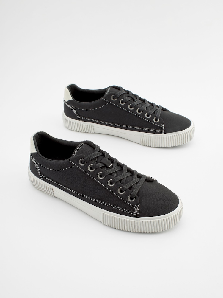 Schwarz - Turnschuhe im Used-Look - Bild 2 von 6 Schwarz - Turnschuhe im Used-Look - Bild 2 von 6