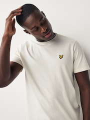 Lyle & Scott Ecru White Tipped Collar 100% Cotton T-Shirt - Image 5 of 5