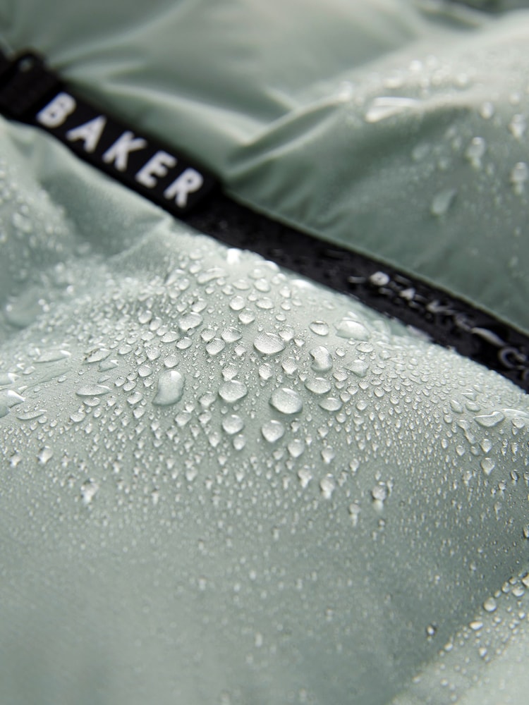 Abrigo verde impermeable con diseño termosellado de Baker by Ted Baker - Imagen 14 de 14 Abrigo verde impermeable con diseño termosellado de Baker by Ted Baker - Imagen 14 de 14