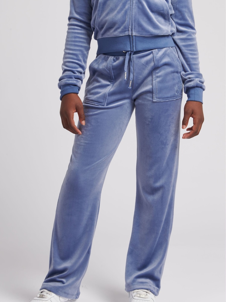 بنطلون رياضي مخملي أزرق بجيب رقعة للبنات من Juicy Couture - صورة 1 من 7