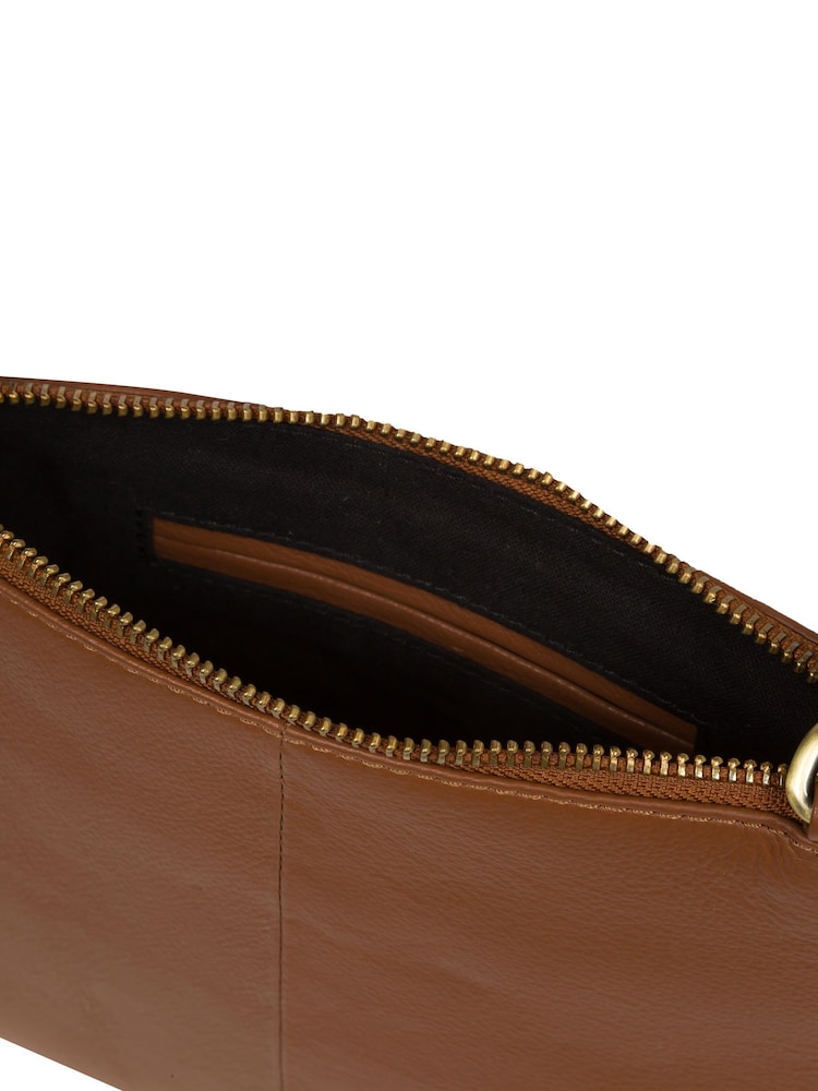 Marrón - Bolso bandolera de cuero Demi de Cultured London - Imagen 7 de 7 Marrón - Bolso bandolera de cuero Demi de Cultured London - Imagen 7 de 7