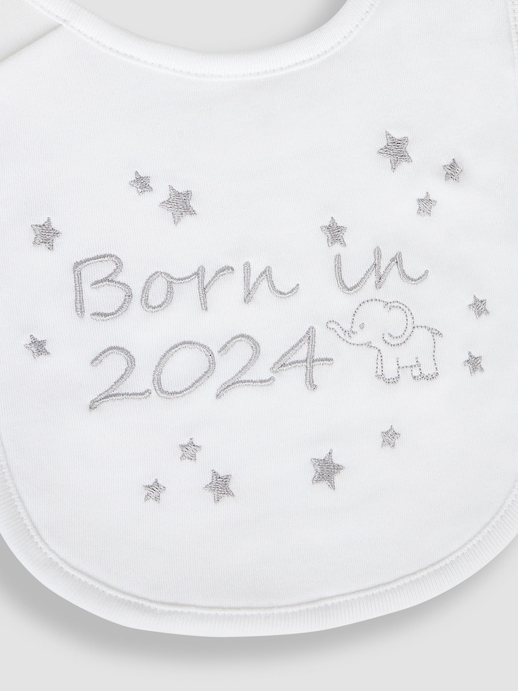 JoJo Maman Bébé Born in 2024 Lätzchen mit Stickerei - Bild 3 von 3 JoJo Maman Bébé Born in 2024 Lätzchen mit Stickerei - Bild 3 von 3