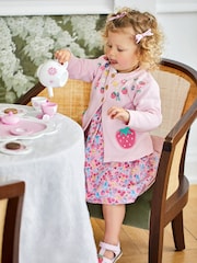 Vestido con estampado floral y cuello bebé con animalito en el bolsillo de punto de Jojo Maman Bébé - Imagen 3 de 7
