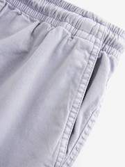 Flieder-Violett - Shorts aus gewaschener Baumwolle mit elastischem Bund - Bild 9 von 10