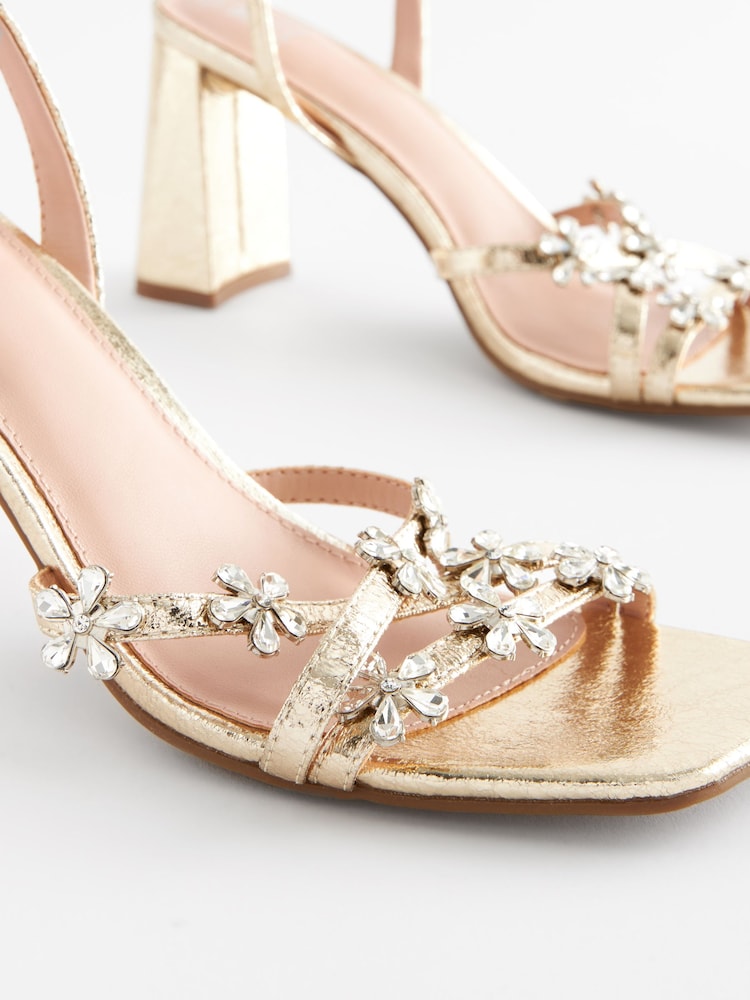 Gold - Forever Comfort® Sandalen mit Blumendetails, Schmucksteinen und Blockabsatz - Bild 9 von 9 Gold - Forever Comfort® Sandalen mit Blumendetails, Schmucksteinen und Blockabsatz - Bild 9 von 9