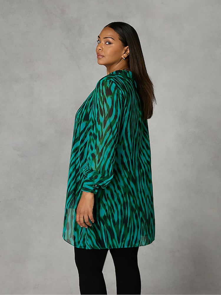 Live Unlimited Green Button Through Hanky Hem Shirt - Image 2 of 4 Live Unlimited Green Button Through Hanky Hem Shirt - Image 2 of 4