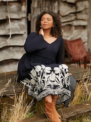Live Unlimited Black Relaxed Curve Border Print Dress - Image 2 of 7