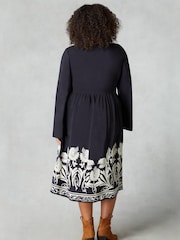 Live Unlimited Black Relaxed Curve Border Print Dress - Image 4 of 7