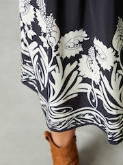 Live Unlimited Black Relaxed Curve Border Print Dress - Image 5 of 7