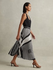 Reiss Black/Cream Gabi Printed Pleated Midi Skirt - Image 1 of 7