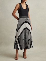 Reiss Black/Cream Gabi Printed Pleated Midi Skirt - Image 3 of 7