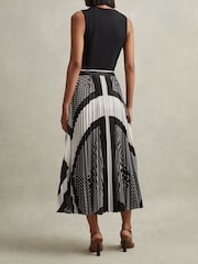 Reiss Black/Cream Gabi Printed Pleated Midi Skirt - Image 5 of 7