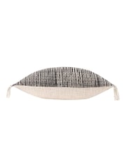 Yard Sono Ink Abstract Fringed Polyester Filled Cushion - Imagem 3 de 5
