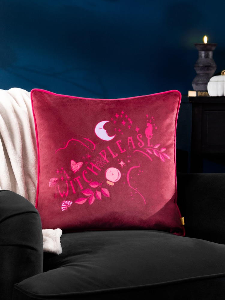 وسادة مخملية بحافة محشوة بوليستر Witch Please من Furn - صورة 1 من 1