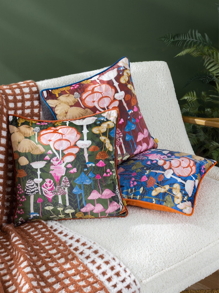 Furn Amanita Velvet Piped Feather Filled Cushion - Imagem 2 de 6