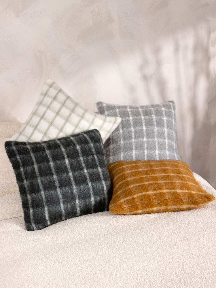 Yard Yarrow Check Feather Filled Cushion - Imagem 2 de 6