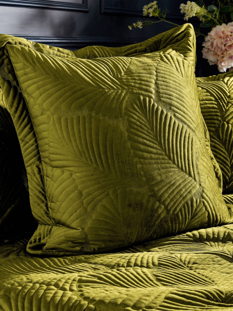 Paoletti Palmeria Quilted Velvet Polyester Filled Cushion - Imagem 1 de 5