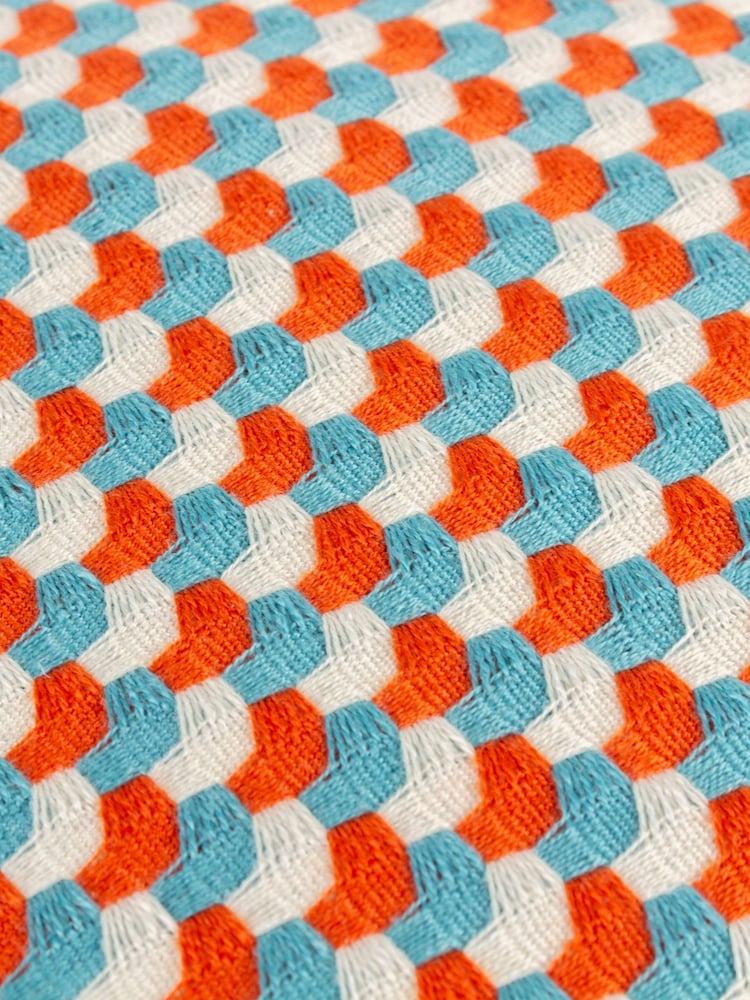 Coussin Furn Marttel rempli de plumes en jacquard géométrique - Image 3 of 5