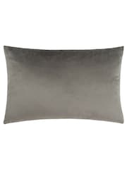 Paoletti 40 x 60cm Lexington Diamond Velvet Jacquard Polyester Filled Cushion - صورة 2 من 5