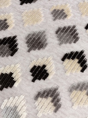 Paoletti 40 x 60cm Lexington Diamond Velvet Jacquard Polyester Filled Cushion - صورة 4 من 5