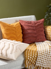 Furn 45 x 45cm Dakota 100% Cotton Tufted Feather Filled Cushion - صورة 2 من 7