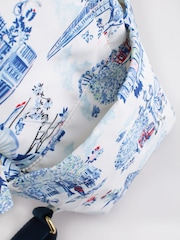 رسم بطبعة لندن باللونين الأبيض/ الأزرق - حقيبة ظهر مدمجة من Cath Kidston - صورة 7 من 10