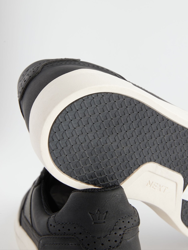Schwarz - Elegante Turnschuhe - Bild 7 von 7 Schwarz - Elegante Turnschuhe - Bild 7 von 7