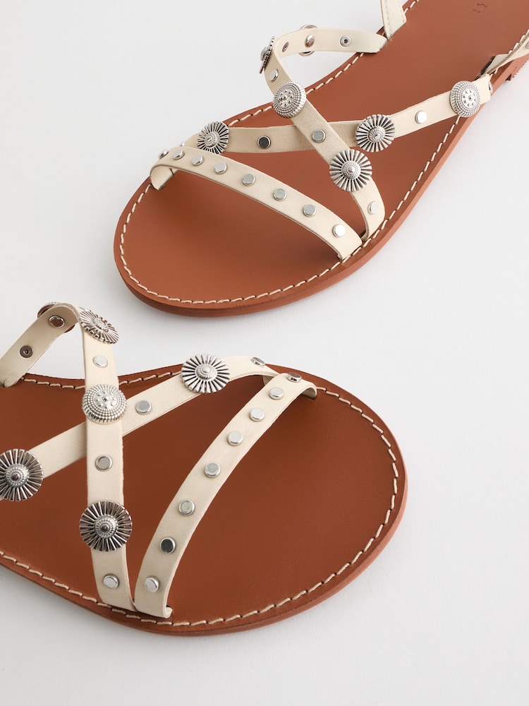 Knochen - Flache Ledersandalen mit Nieten - Bild 5 von 5 Knochen - Flache Ledersandalen mit Nieten - Bild 5 von 5