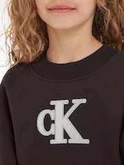 Calvin Klein Jeans obleka v kovinskem odtenku z monogramom - Slika 3 iz 6