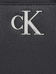 Calvin Klein Minimal Monogram Camera Bag - Bild 6 von 6