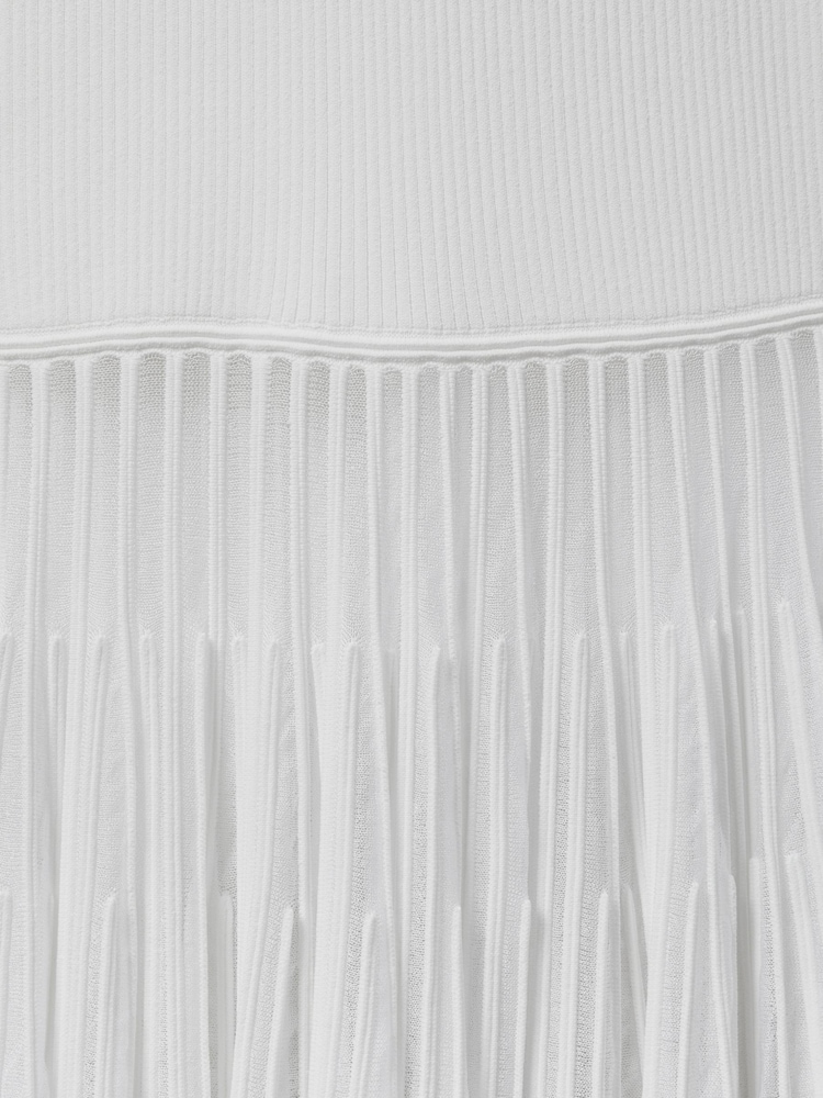 Vestido a media pierna holgado de punto con transparencias Tasmin de Reiss - Imagen 6 de 6 Vestido a media pierna holgado de punto con transparencias Tasmin de Reiss - Imagen 6 de 6