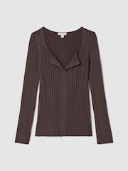 Top de canalé con cuello abierto Monica de Reiss - Imagen 2 de 6
